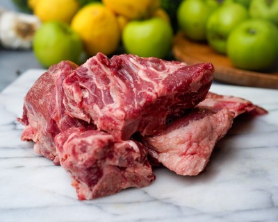 Свинина на кости охлаждённая 1 кг - купить в Ладве